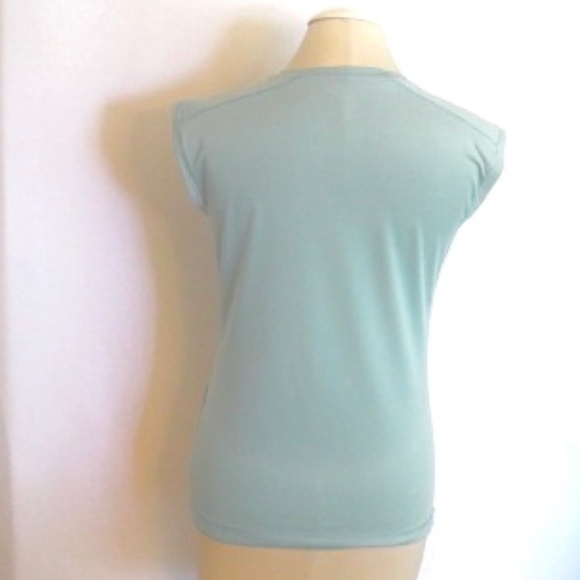 Alo Coolfit Sleeveless Tank Top - Picture 3 of 9